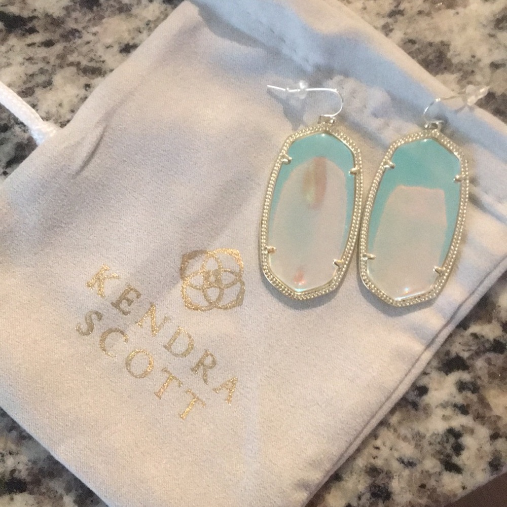 Kendra Scott: Danielle earrings